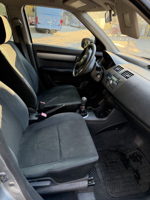 Suzuki Swift 1.3, fotografija 3