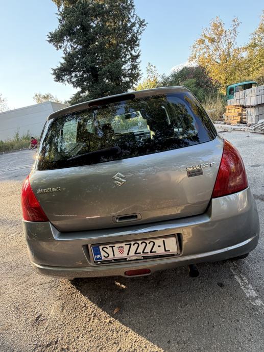 Suzuki Swift 1.3, fotografija 4