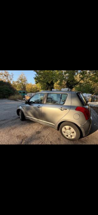Suzuki Swift 1.3, fotografija 11