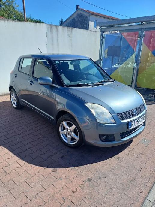 Suzuki Swift 1,3, fotografija 2