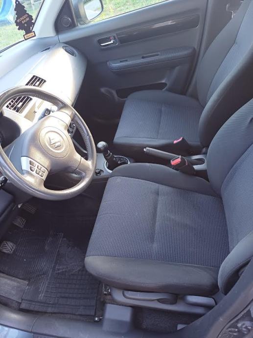Suzuki Swift 1,3, fotografija 3