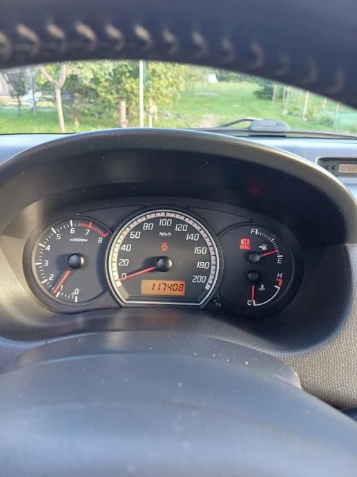 Suzuki Swift 1,3, fotografija 4