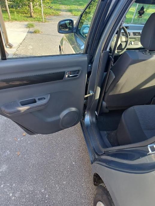 Suzuki Swift 1,3, fotografija 5