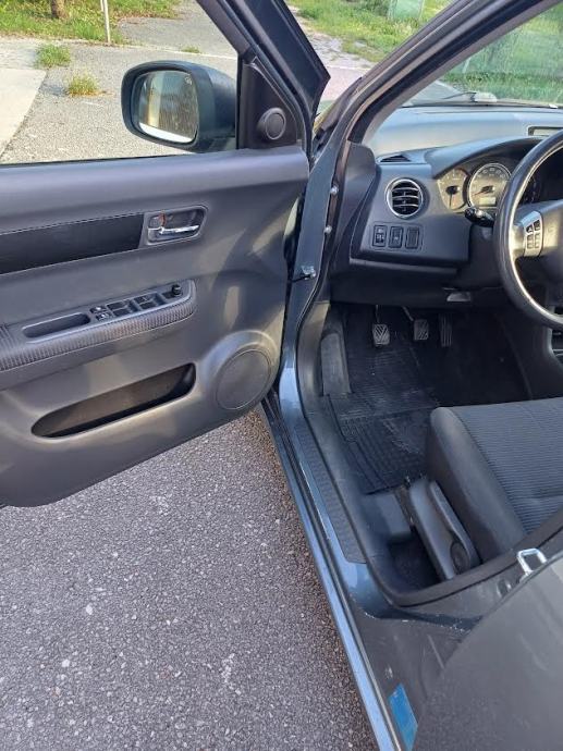 Suzuki Swift 1,3, fotografija 7
