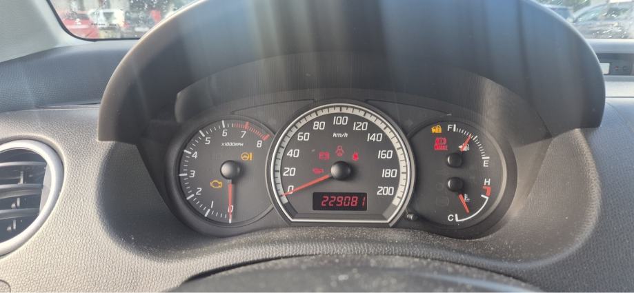 Suzuki Swift 1,3, fotografija 3