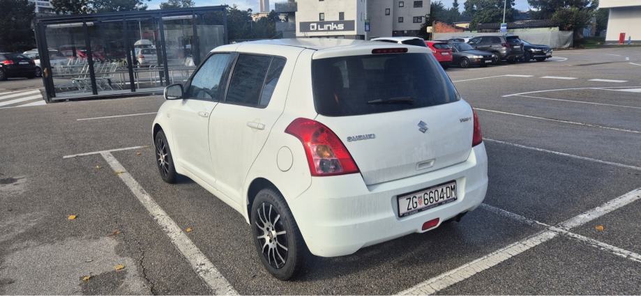 Suzuki Swift 1,3, fotografija 6