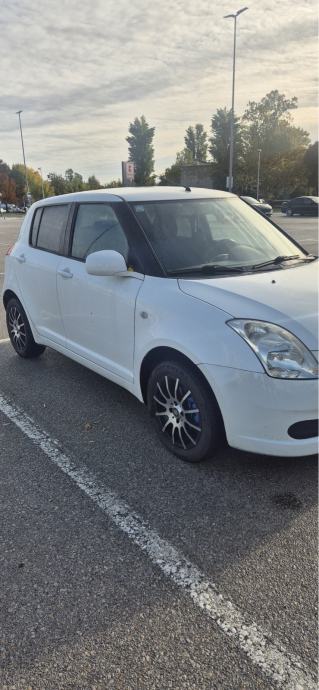 Suzuki Swift 1,3, fotografija 8