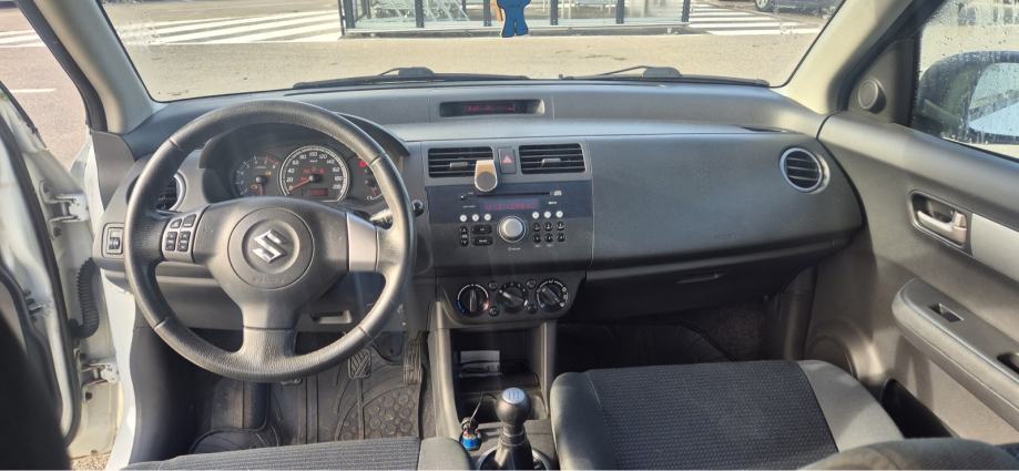 Suzuki Swift 1,3, fotografija 9
