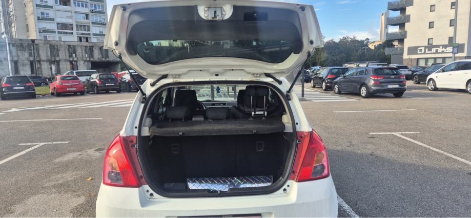 Suzuki Swift 1,3, fotografija 12