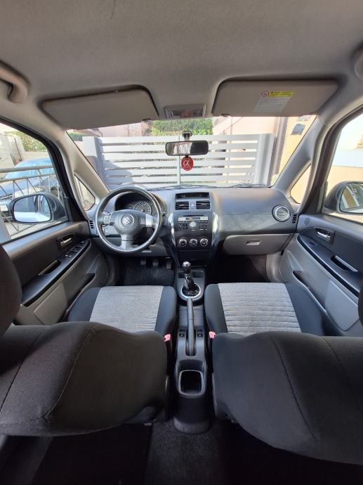 Suzuki SX4 1,5 GLX, fotografija 9