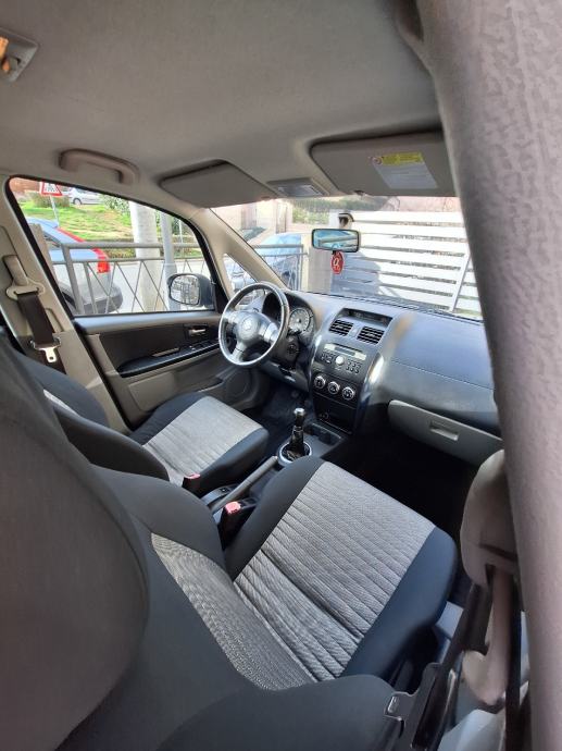 Suzuki SX4 1,5 GLX, fotografija 8