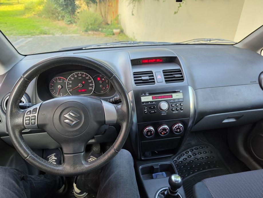 Suzuki SX4 1,6 GS, fotografija 13