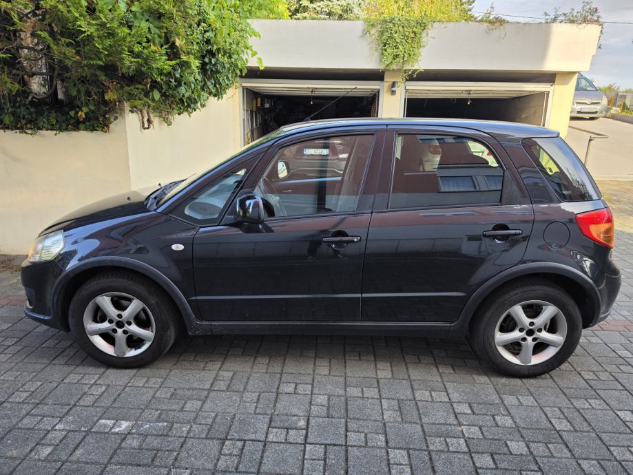 Suzuki SX4 1,6 GS, fotografija 8