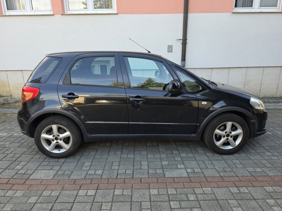 Suzuki SX4 1,6 GS, fotografija 4