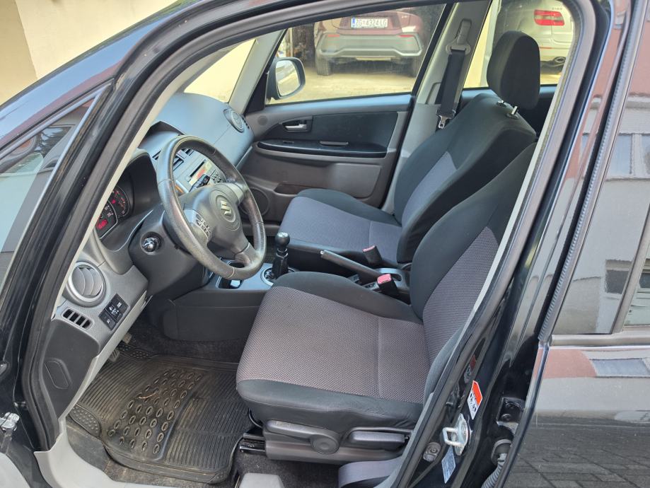 Suzuki SX4 1,6 GS, fotografija 10