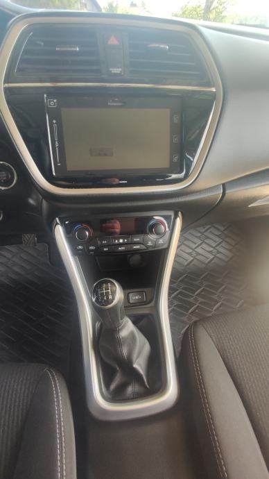 Suzuki SX4 S-Cross 1,0, fotografija 6