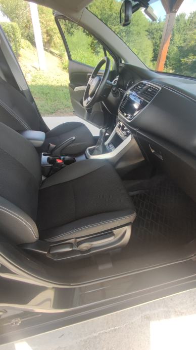 Suzuki SX4 S-Cross 1,0, fotografija 9