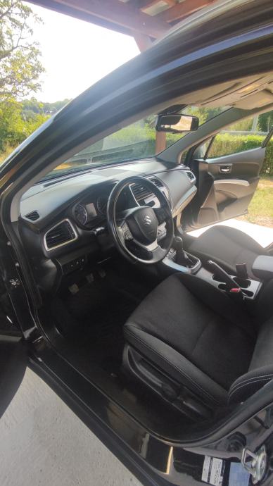 Suzuki SX4 S-Cross 1,0, fotografija 10