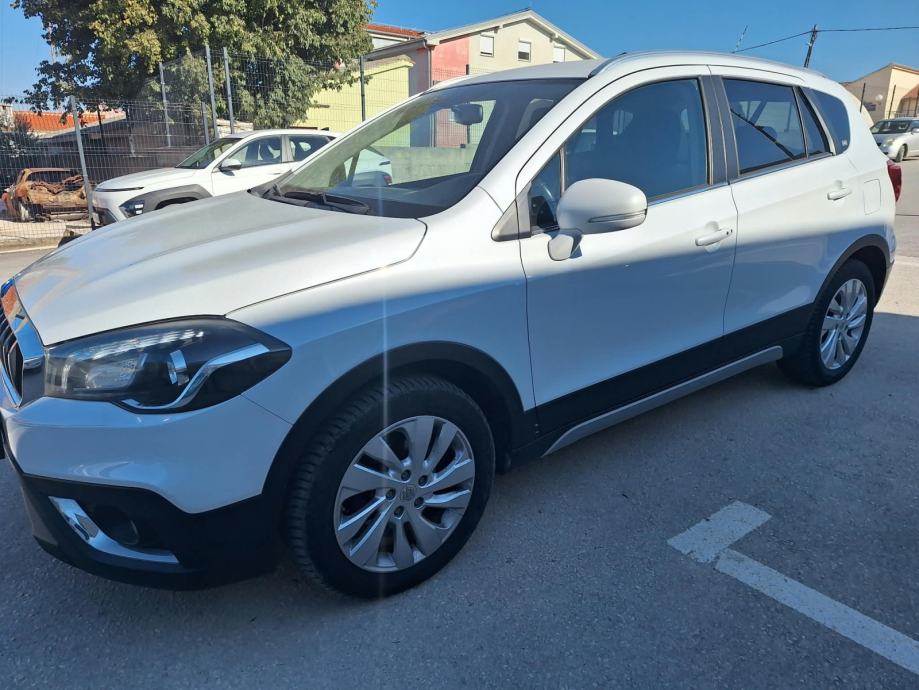 Suzuki SX4 S-Cross 1,4 GL+ Hybrid 2021. reg. do 06/27, fotografija 5
