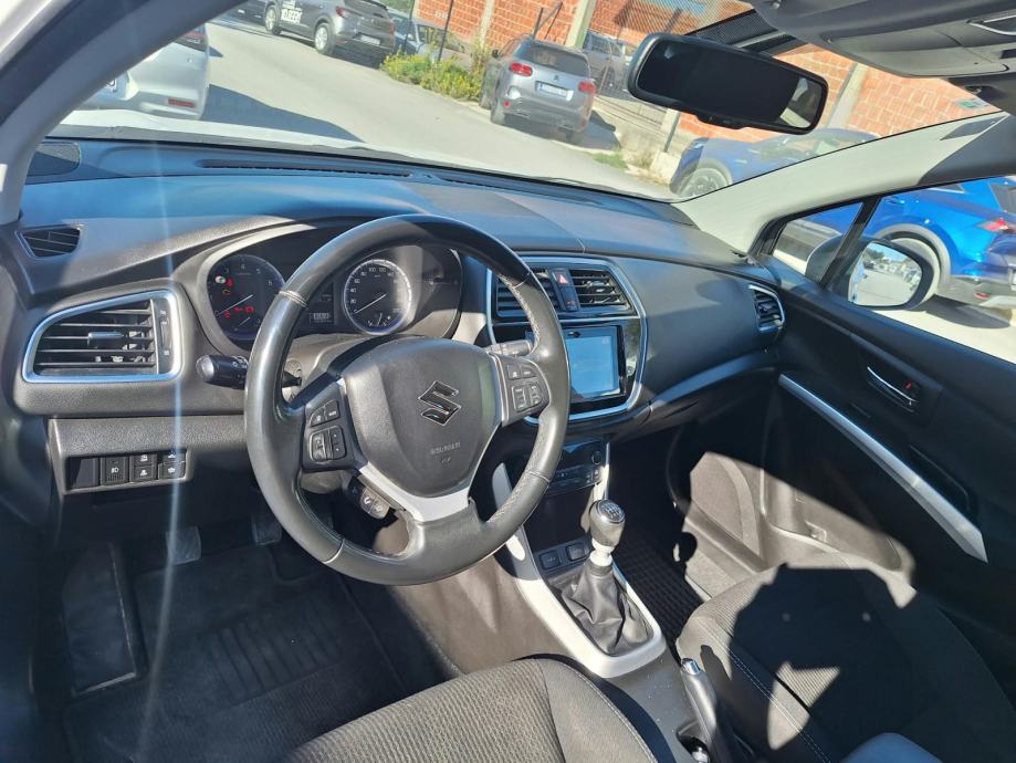 Suzuki SX4 S-Cross 1,4 GL+ Hybrid 2021. reg. do 06/27, fotografija 6