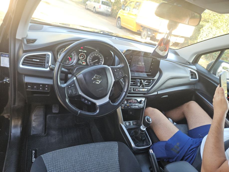 Suzuki SX4 S-Cross 1,4, fotografija 3
