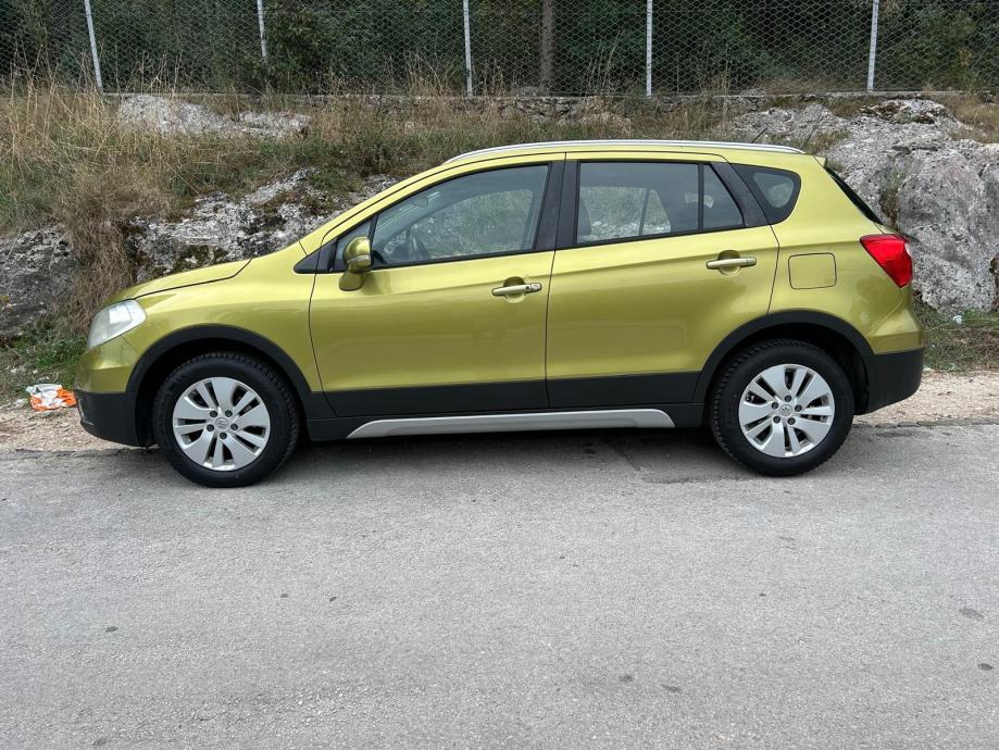 Suzuki SX4 S-Cross 1,6, fotografija 2