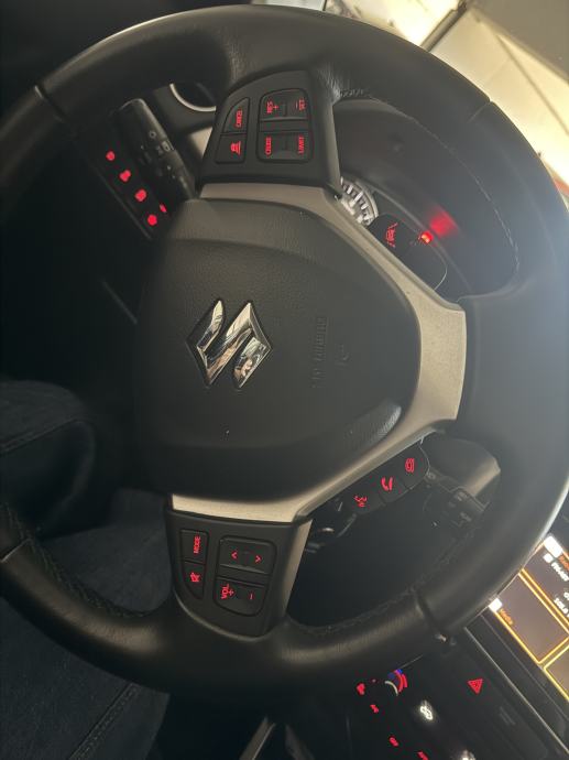 Suzuki Vitara 1,4 Hibrid Premium, fotografija 15