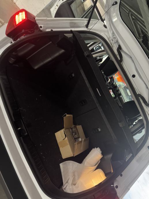 Suzuki Vitara 1,4 Hibrid Premium, fotografija 11