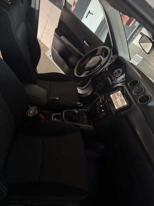 Suzuki Vitara 1,4 Hibrid Premium, fotografija 12