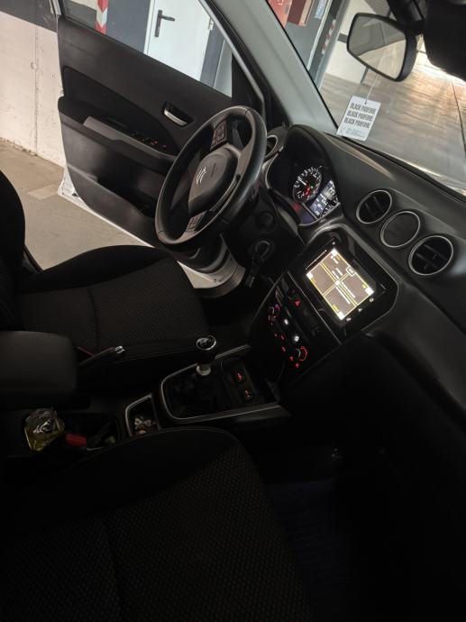 Suzuki Vitara 1,4 Hibrid Premium, fotografija 13