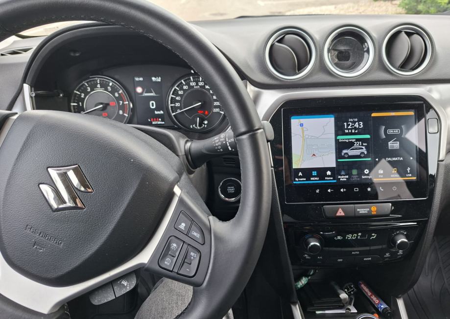 Suzuki Vitara 1,4 Hybrid GL+, fotografija 5