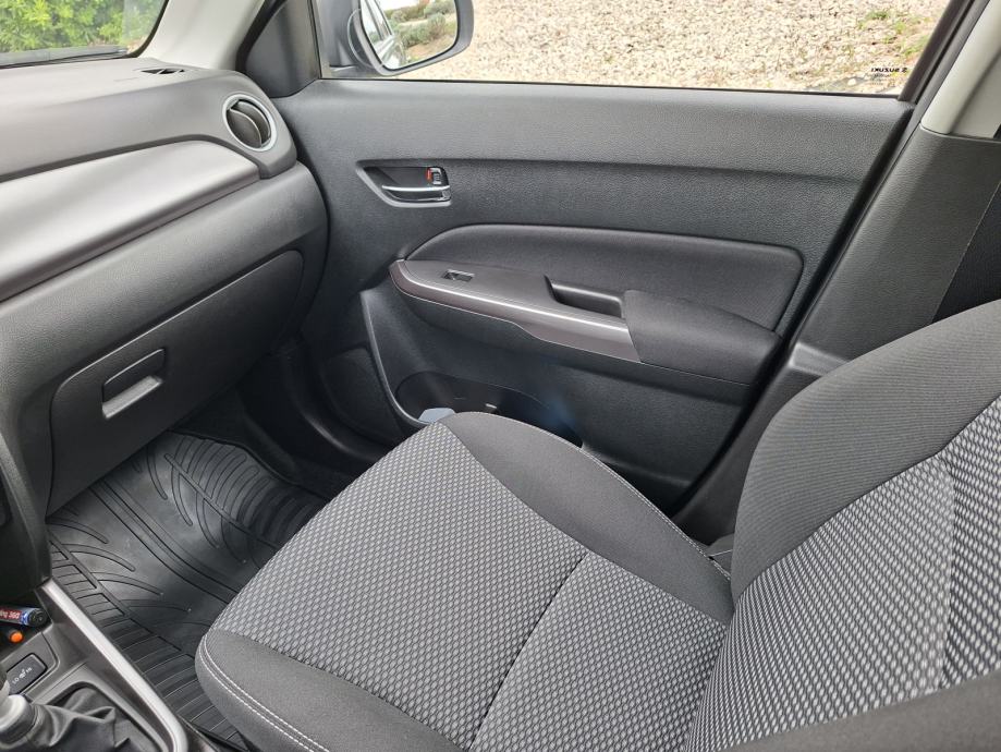 Suzuki Vitara 1,4 Hybrid GL+, fotografija 9