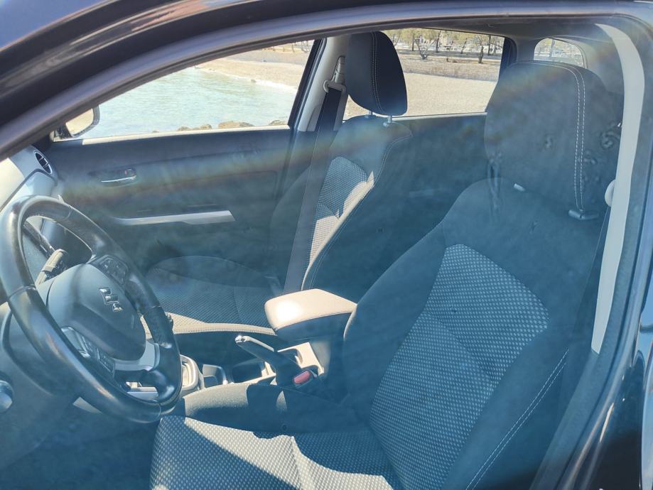 Suzuki Vitara 1.4 hybrid, fotografija 14