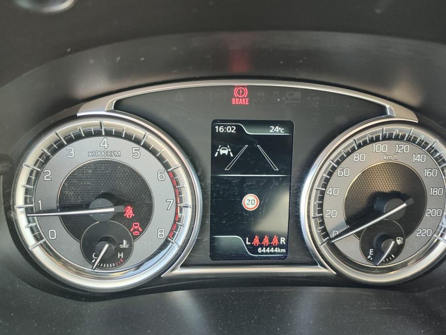 Suzuki Vitara 1.4 hybrid, fotografija 11