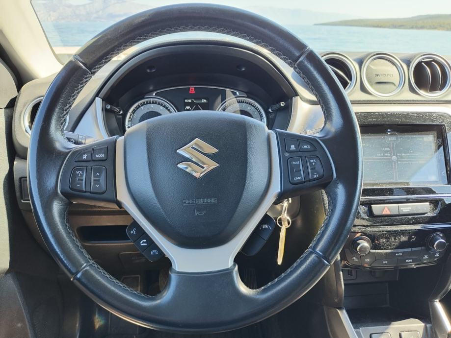 Suzuki Vitara 1.4 hybrid, fotografija 9