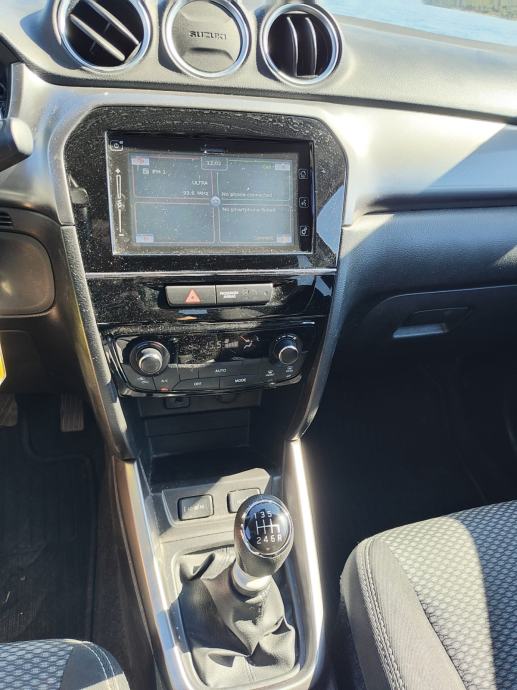 Suzuki Vitara 1.4 hybrid, fotografija 13