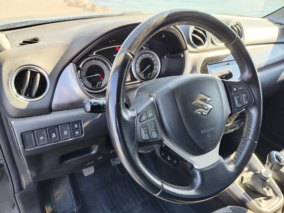 Suzuki Vitara 1.4 hybrid, fotografija 10