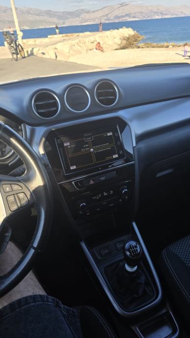 Suzuki Vitara 1,4 hybrid, fotografija 7