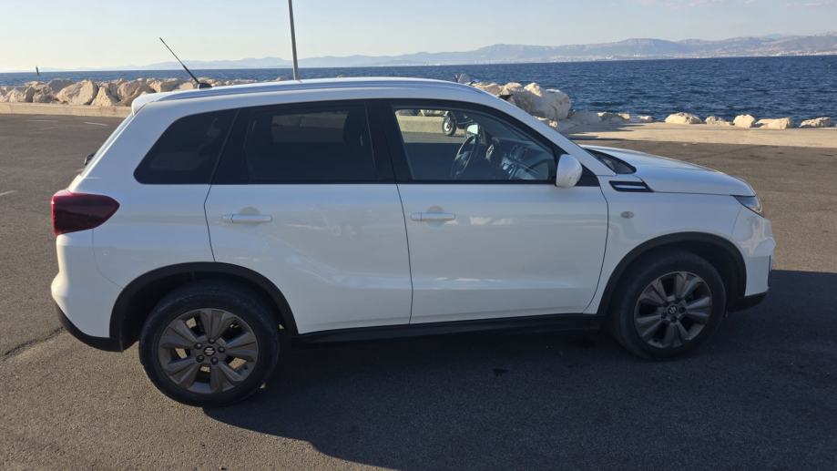Suzuki Vitara 1,4 hybrid, fotografija 3