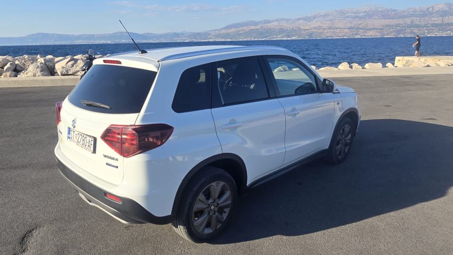 Suzuki Vitara 1,4 hybrid, fotografija 4