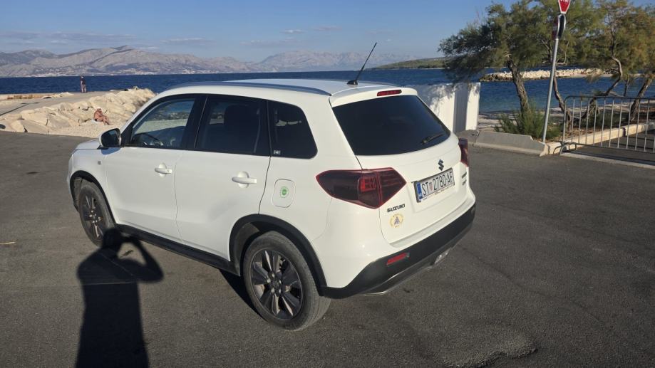 Suzuki Vitara 1,4 hybrid, fotografija 6