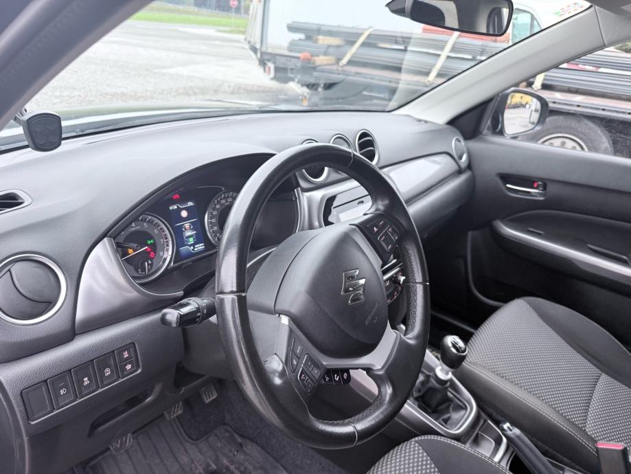 Suzuki Vitara 1,4 mild hibrid,metalik crni gl+ oprema, fotografija 8