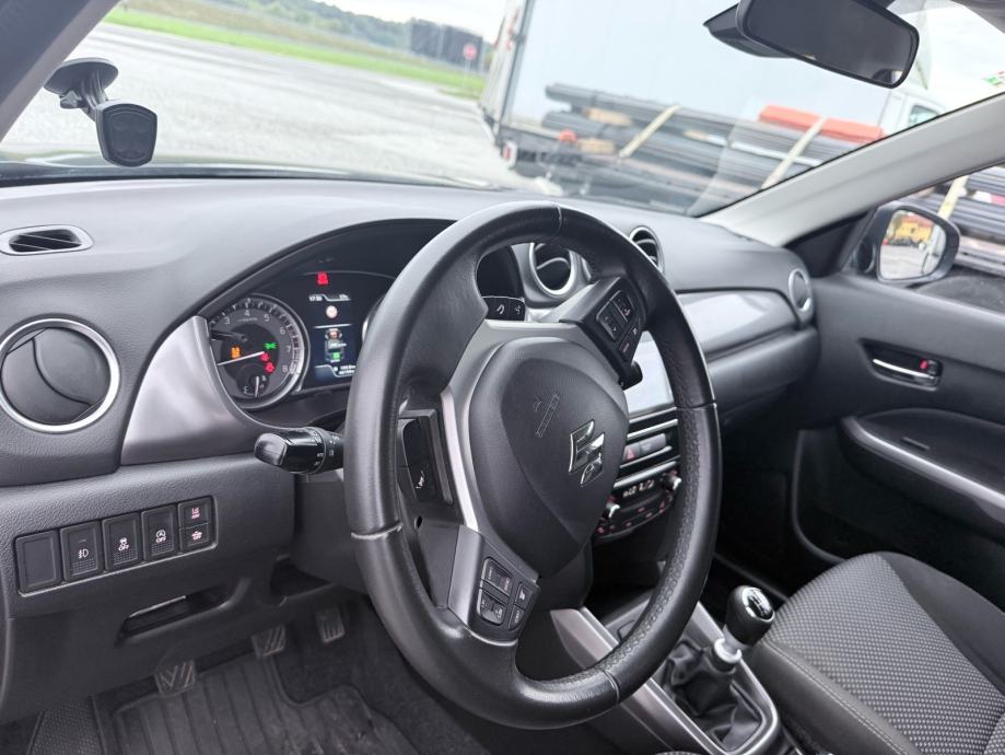 Suzuki Vitara 1,4 mild hibrid,metalik crni gl+ oprema, fotografija 11