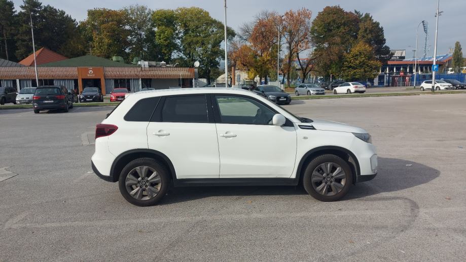 Suzuki Vitara 1,4 ,2022 g. benzin, 95 kw, u sustavu pdv, fotografija 4
