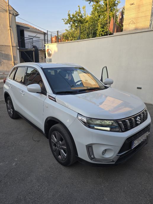 Suzuki Vitara 1,5 gl hibrid automatik, fotografija 2