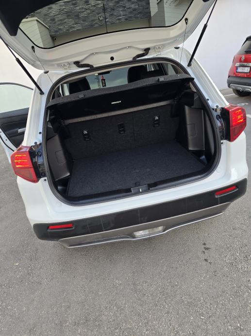 Suzuki Vitara 1,5 gl hibrid automatik, fotografija 4