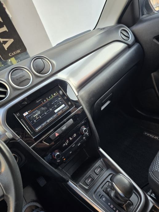 Suzuki Vitara 1,5 gl hibrid automatik, fotografija 6