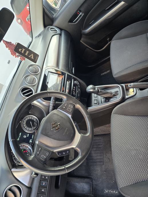 Suzuki Vitara 1,5 gl hibrid automatik, fotografija 7