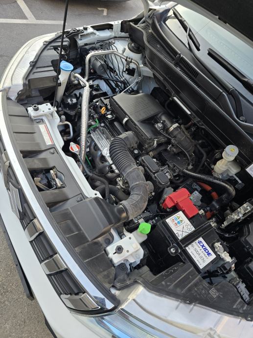 Suzuki Vitara 1,5 gl hibrid automatik, fotografija 9
