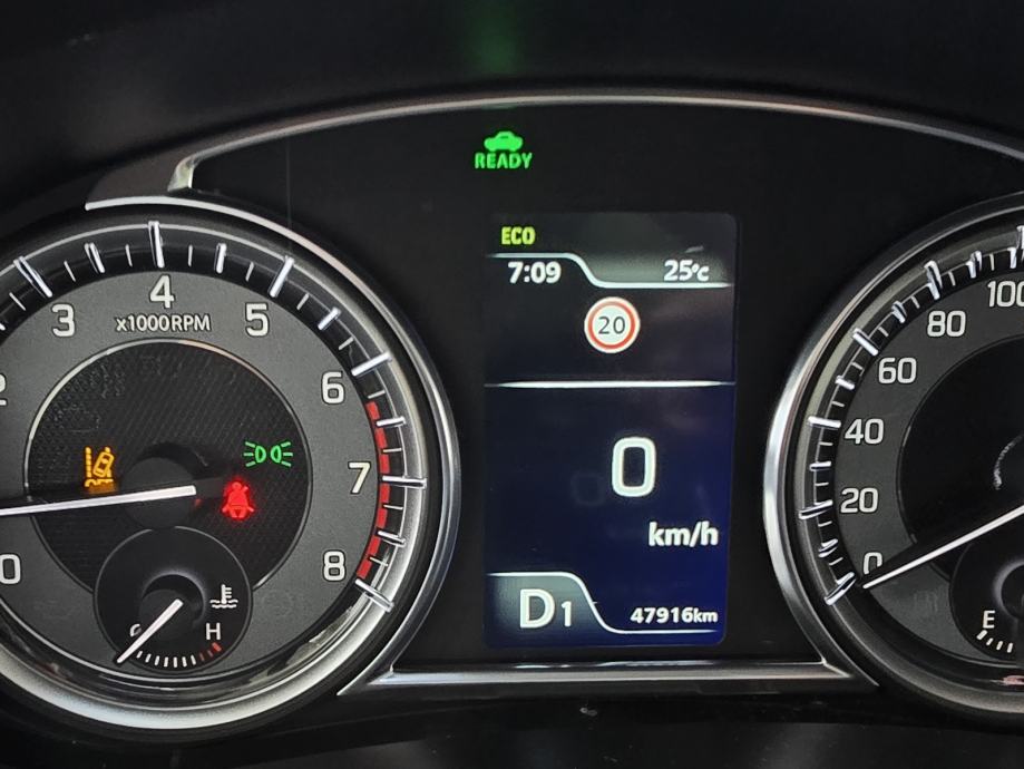 Suzuki Vitara 1,5 gl hibrid automatik, fotografija 11